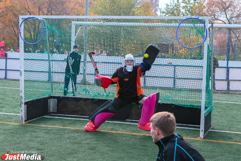 Уральские ветераны хоккея с мячом научили махать клюшкой юных чемпионов России - Фото 4