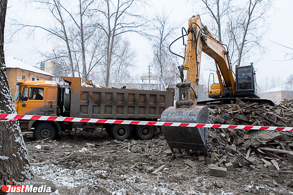 В Пионерском поселке сносят последний участок с ветхим жильем,  чтобы построить новый микрорайон - Фото 3