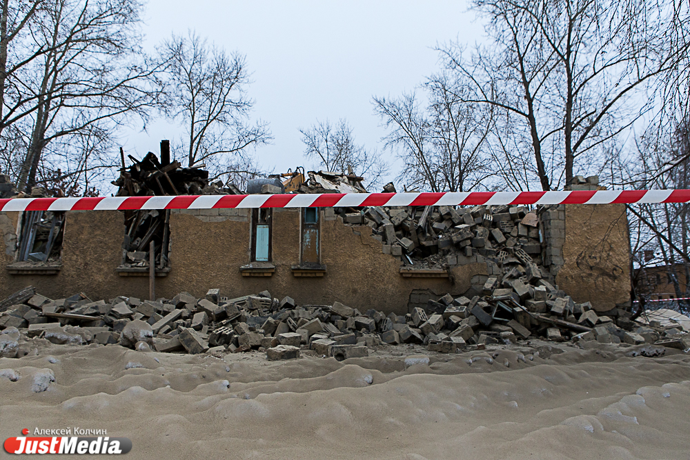 В Пионерском поселке сносят последний участок с ветхим жильем,  чтобы построить новый микрорайон - Фото 2