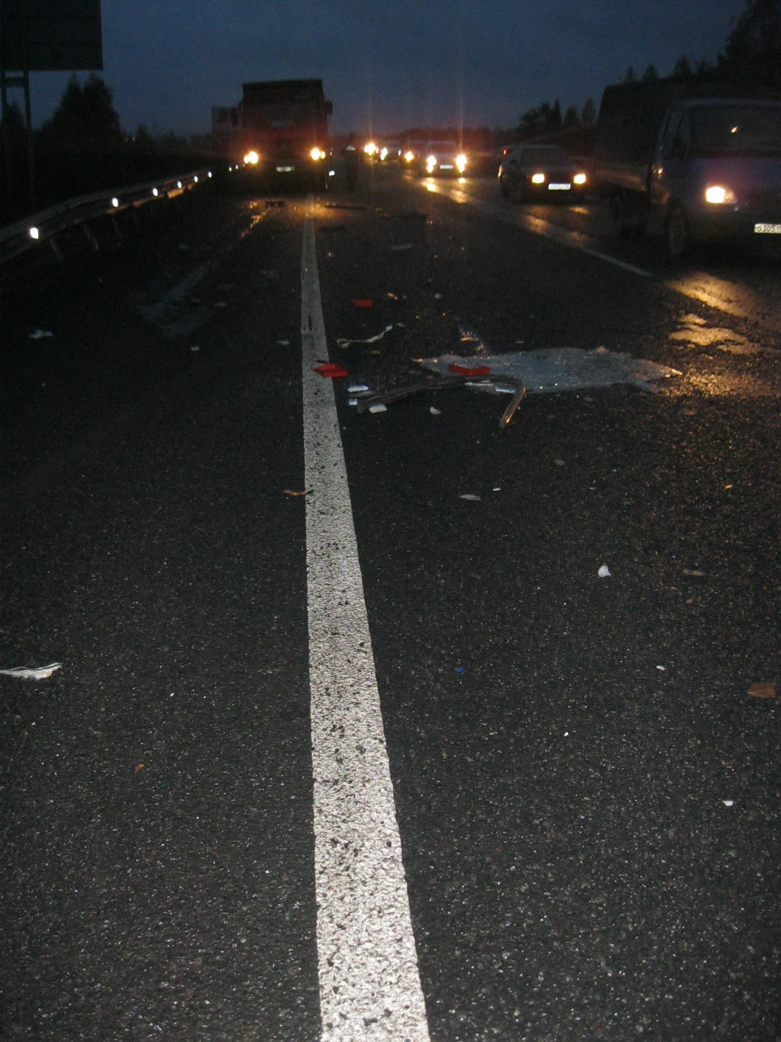 В Екатеринбурге столкнулись автобус и грузовик. По предварительным данным, ранены три человека - Фото 8