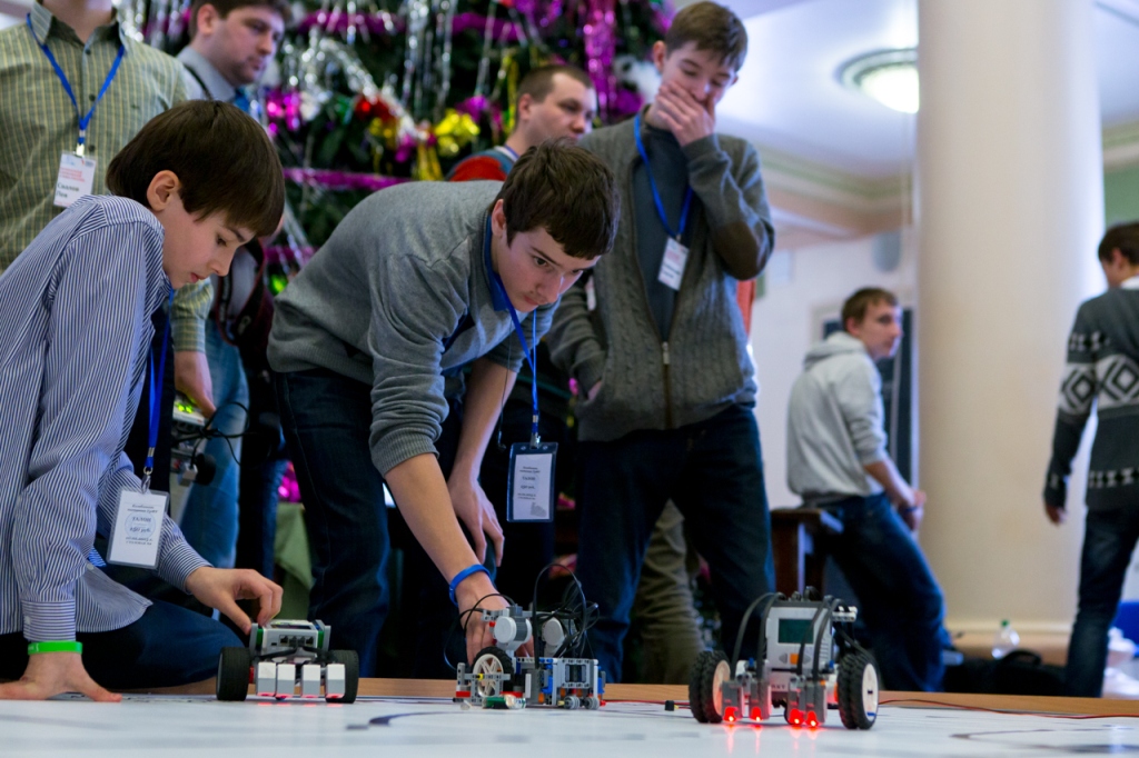 Первая битва роботов и занятия по строительству небоскребов прошли на Урале - Фото 3