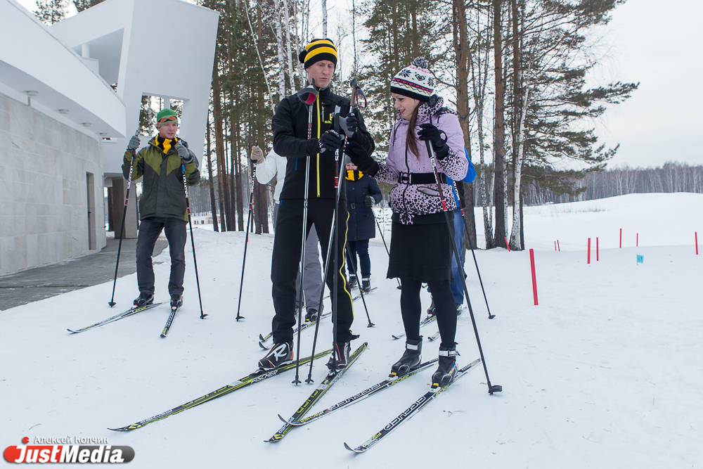 На лыжах в юбке. В компании Ивана Алыпова екатеринбургские журналисты покоряли лыжню и разрушали школьные стереотипы - Фото 4