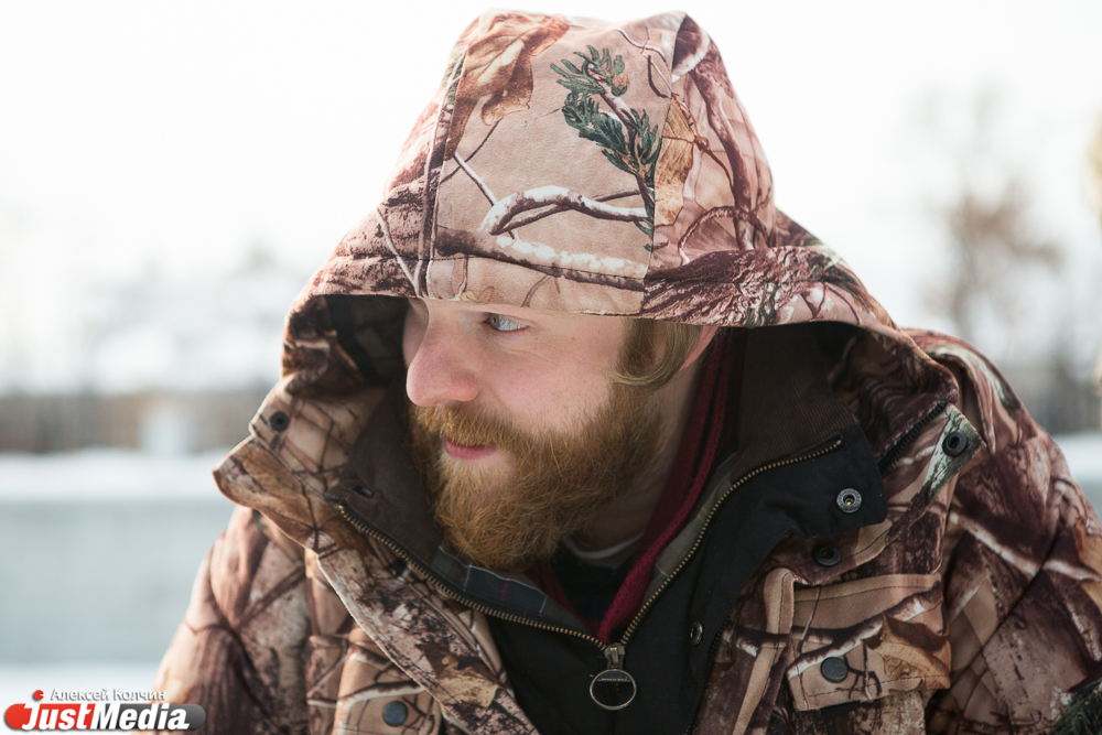 В центре Екатеринбурга британский певец превратился в уральского рыбака - Фото 5