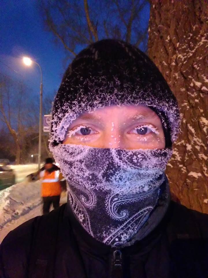 Дорога на Сайлент-Хилл и морозы даже в помещении. Замерзающие жители Екатеринбурга делятся фотографиями - Фото 8