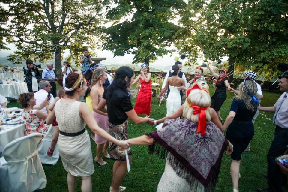 «Меня выписали через 8 часов после родов, а мужу дали декретный отпуск». Уралочка о семейной жизни в Англии. JUSTWEDDING - Фото 6