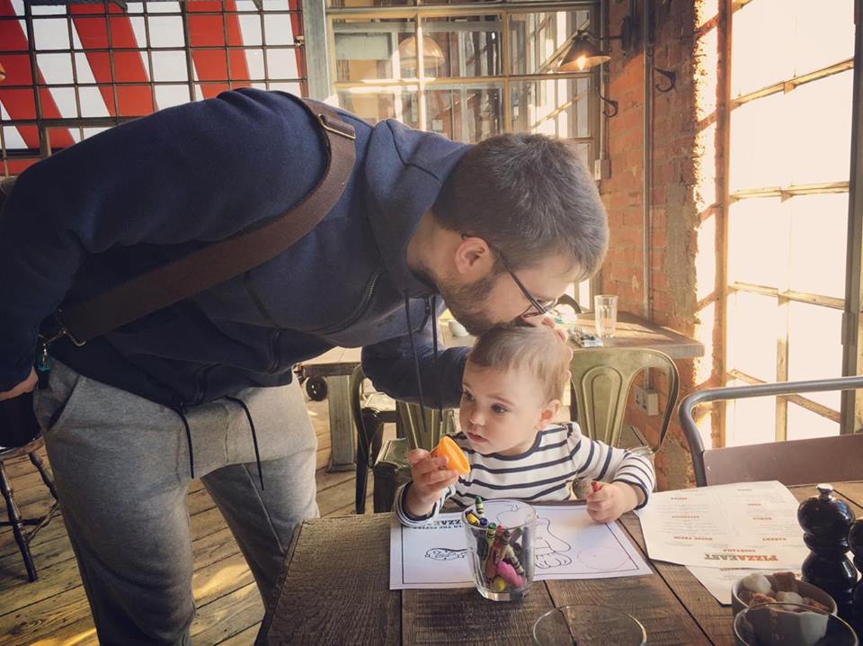 «Меня выписали через 8 часов после родов, а мужу дали декретный отпуск». Уралочка о семейной жизни в Англии. JUSTWEDDING - Фото 10