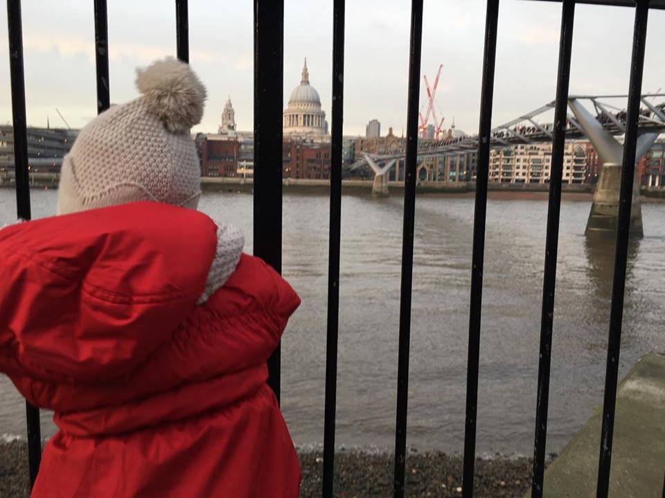 «Меня выписали через 8 часов после родов, а мужу дали декретный отпуск». Уралочка о семейной жизни в Англии. JUSTWEDDING - Фото 15