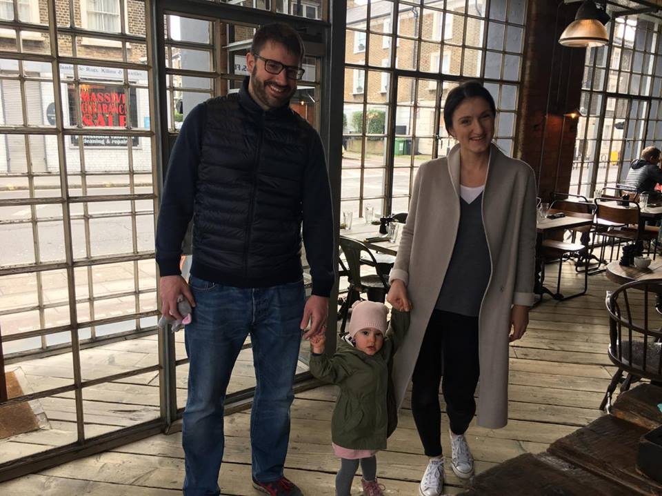 «Меня выписали через 8 часов после родов, а мужу дали декретный отпуск». Уралочка о семейной жизни в Англии. JUSTWEDDING - Фото 16