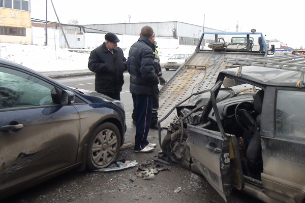 В Екатеринбурге в столкновении двух автомобилей пострадала женщина-водитель - Фото 3