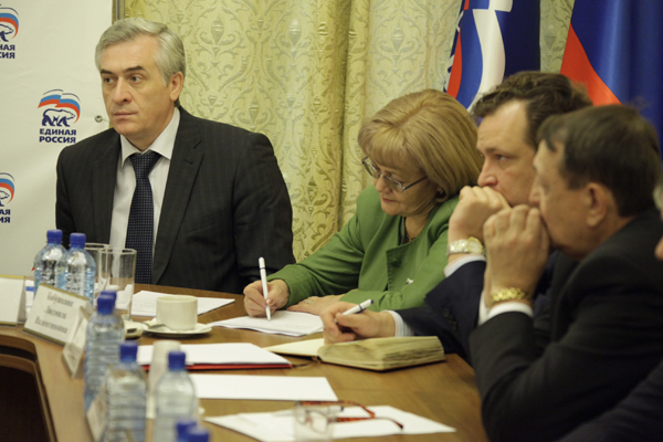 Куйвашев встретился с фракцией «единороссов». Признался, что с оппозиционерами было проще - Фото 2