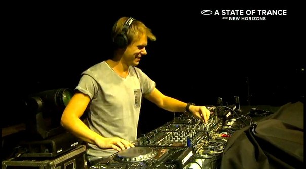 «Король отыграл по-королевски!» Лучший диджей планеты Армин ван Бюрен вышел на связь с фанатами из «Екатеринбург-ЭКСПО» - Фото 3