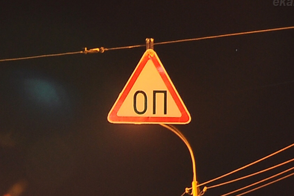 Блоггеры предупреждают автомобилистов о ловушке на Макаровском мосту. Убирать ее мэрия отказалась - Фото 2