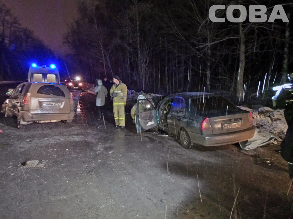 В Шарташе Митсубиси протаранил Хендэ на встречке. Погибла женщина. ФОТО - Фото 3