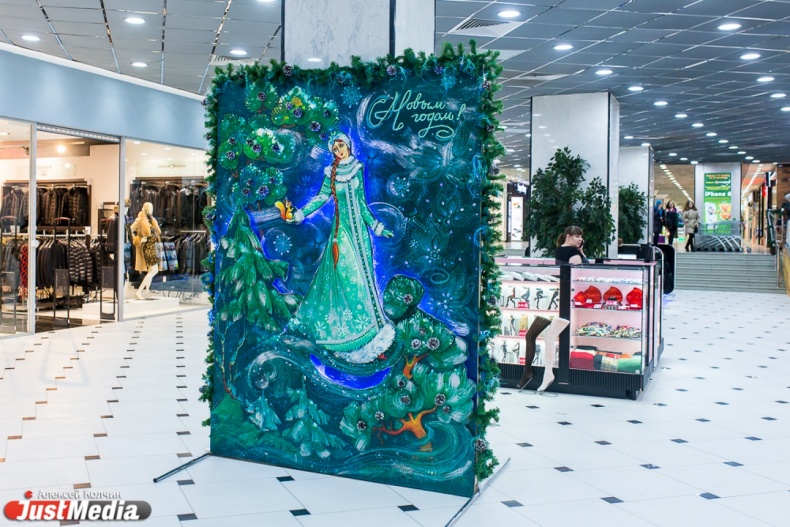 В Екатеринбурге установили  объемные двухметровые новогодние открытки - Фото 3