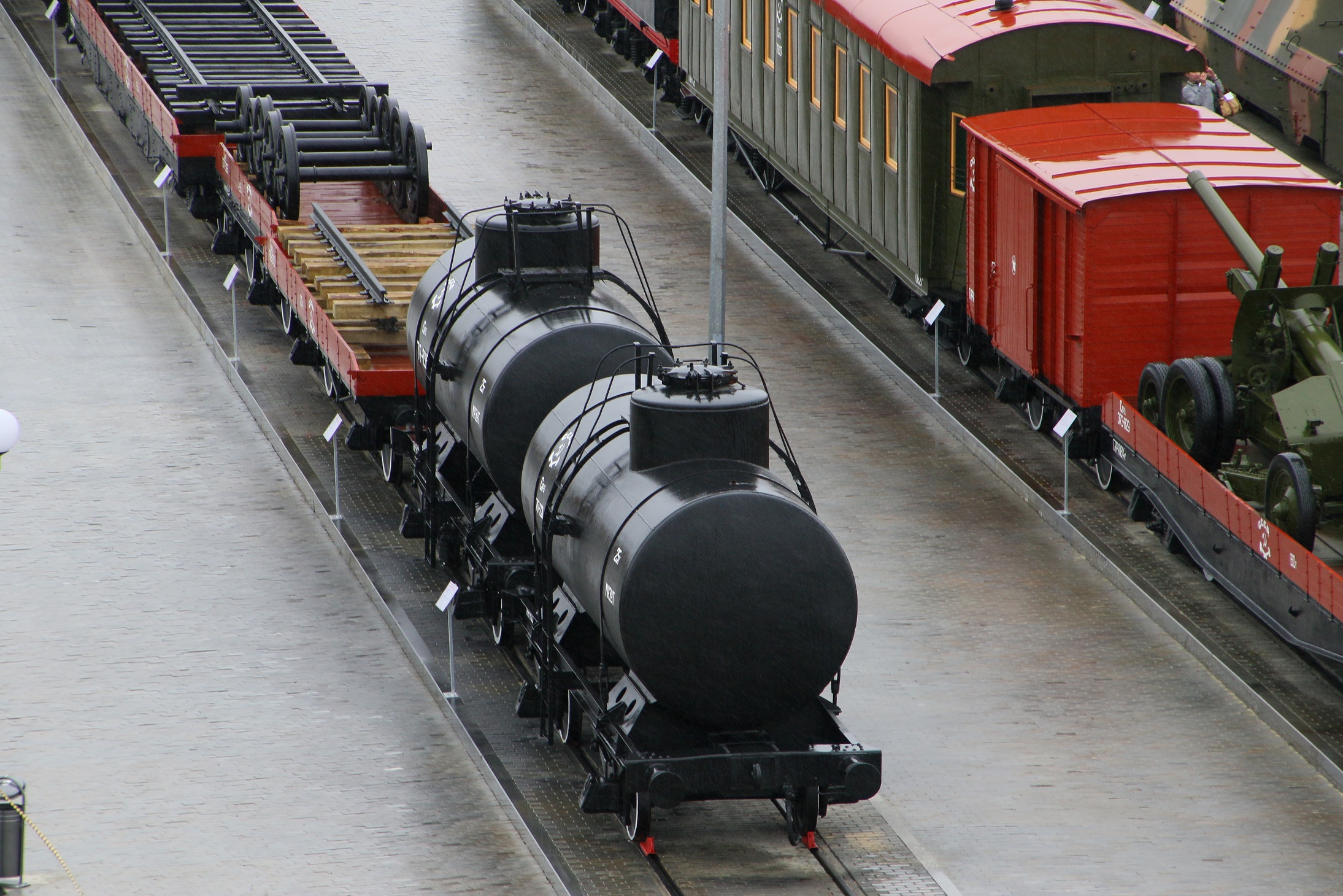 На 9 мая УГМК подарила Верхней Пышме уникальную железнодорожную экспозицию с настоящими поездами военных лет - Фото 4