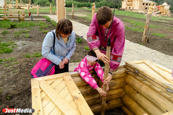 Избушка Бабы-Яги, дом крестьянина и старинная русская печь. На Урале продолжается строительство парка по сказам Бажова - Фото 10
