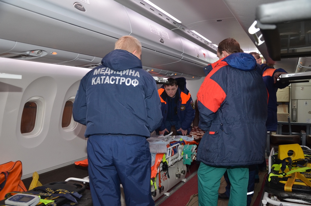 Спецбортом МЧС из Москвы в Екатеринбург был доставлен тяжелобольной ребенок. ФОТО - Фото 2