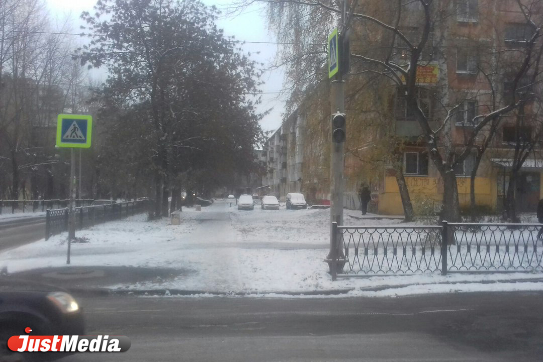 На одном из перекрестков Уралмаша второй день не работают светофоры - Фото 3