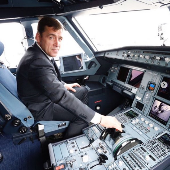 Пятилетка Куйвашева: не мешал предпринимателям, помогал театрам и встал на хоккейные коньки - Фото 11