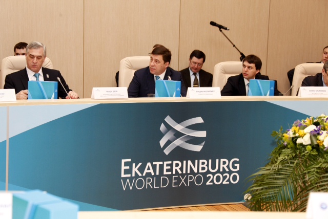 Евгений Куйвашев познакомил инспекторов МБВ с Заявочной книгой ЭКСПО-2020 - Фото 7