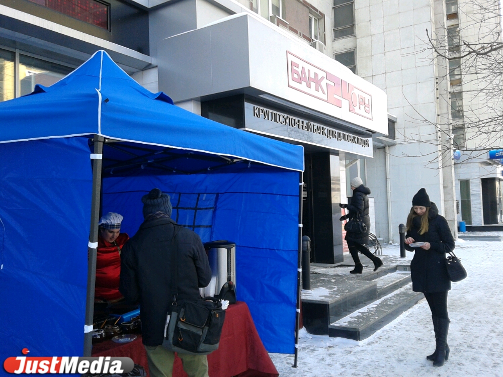 Аттракцион неслыханной щедрости: «Банк24.ру» сегодня бесплатно напечет 24 килограмма блинов для горожан - Фото 2