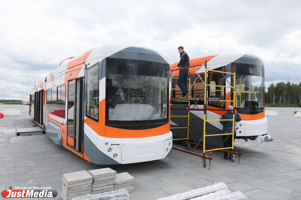 Концепт-кары от АвтоВАЗа, бульдозеры от УВЗ и китайские «ласточки». Что можно будет увидеть на ИННОПРОМе-2015. ФОТОРЕПОРТАЖ, СПОЙЛЕРЫ! - Фото 12