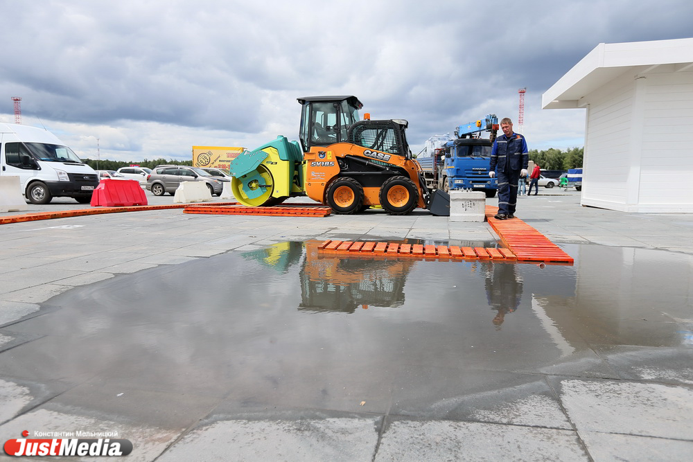 Концепт-кары от АвтоВАЗа, бульдозеры от УВЗ и китайские «ласточки». Что можно будет увидеть на ИННОПРОМе-2015. ФОТОРЕПОРТАЖ, СПОЙЛЕРЫ! - Фото 24