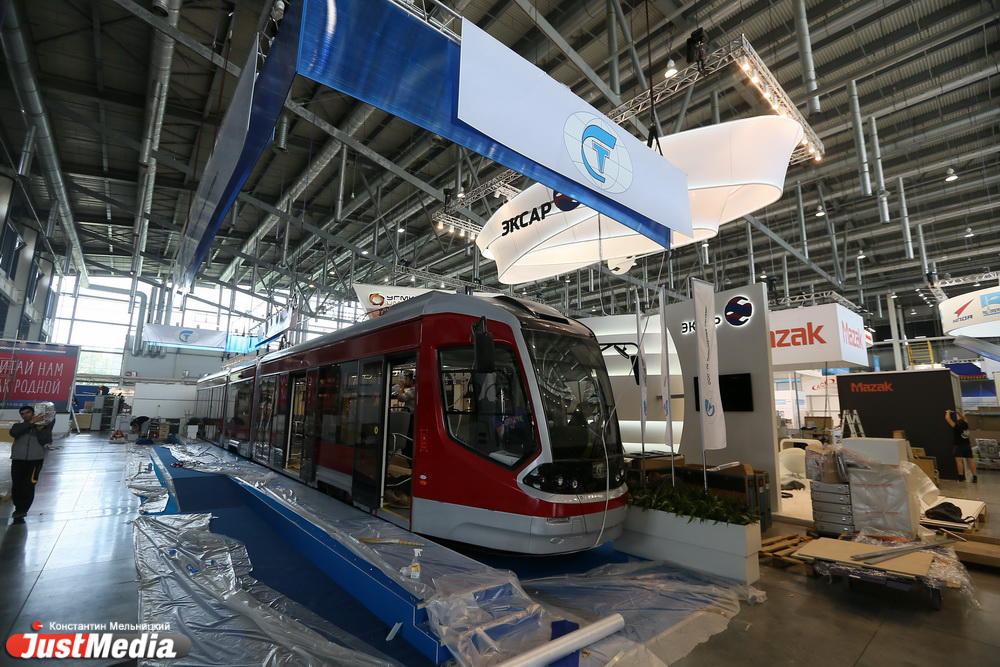 Концепт-кары от АвтоВАЗа, бульдозеры от УВЗ и китайские «ласточки». Что можно будет увидеть на ИННОПРОМе-2015. ФОТОРЕПОРТАЖ, СПОЙЛЕРЫ! - Фото 13