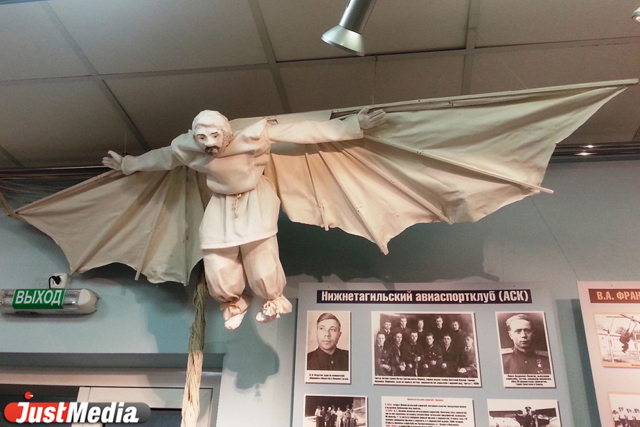 Портреты убийц, настенный спецназ и «Хемингуэй» от Федорченко. «Ночь музеев» глазами JustMedia.ru - Фото 2