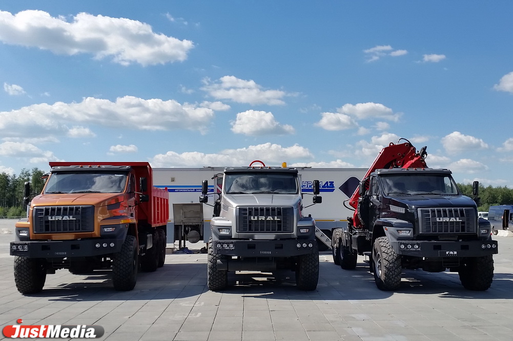 Инновационные экскаваторы и трамваи, стенд-стадион и Таганский ряд. Как выглядит ИННОПРОМ-2016 за три дня до открытия. ФОТО - Фото 8