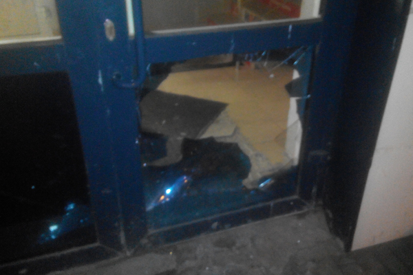 В Екатеринбурге по горячим следам задержан взломщик банкомата. Полицейских он встретил самодельной бомбой - Фото 2