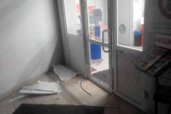 В Екатеринбурге по горячим следам задержан взломщик банкомата. Полицейских он встретил самодельной бомбой - Фото 3