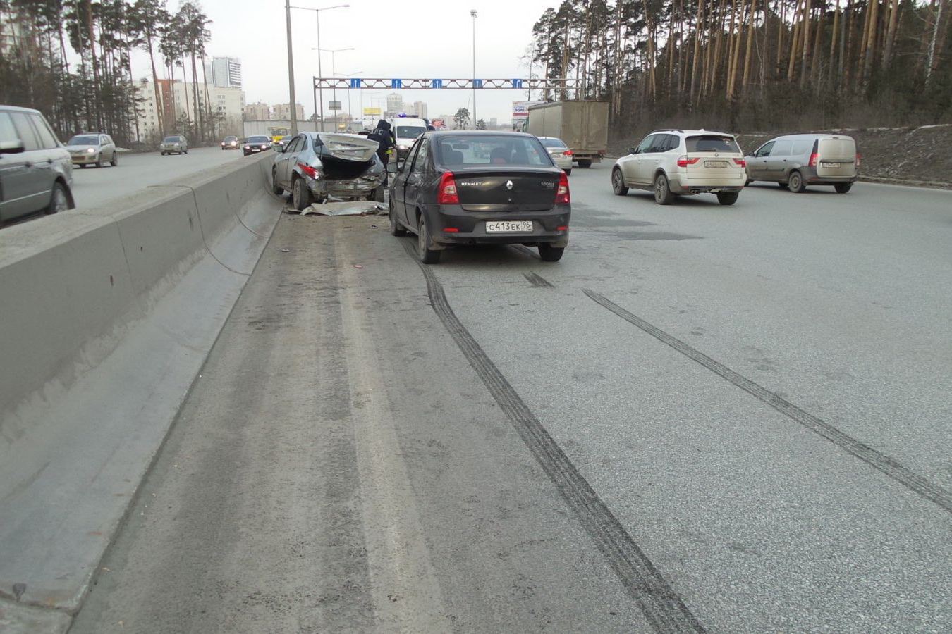 В массовом ДТП на Россельбане пострадали женщина и 10-месячный ребенок. ФОТО - Фото 2