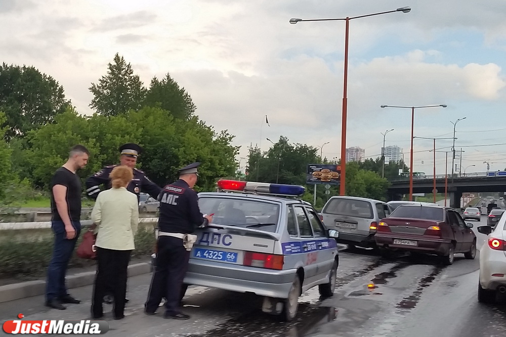 Массовое ДТП парализовало движение на Объездной дороге. ФОТО - Фото 2