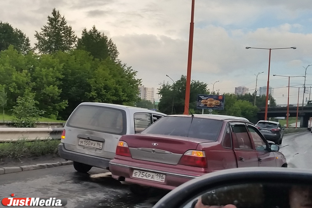 Массовое ДТП парализовало движение на Объездной дороге. ФОТО - Фото 3