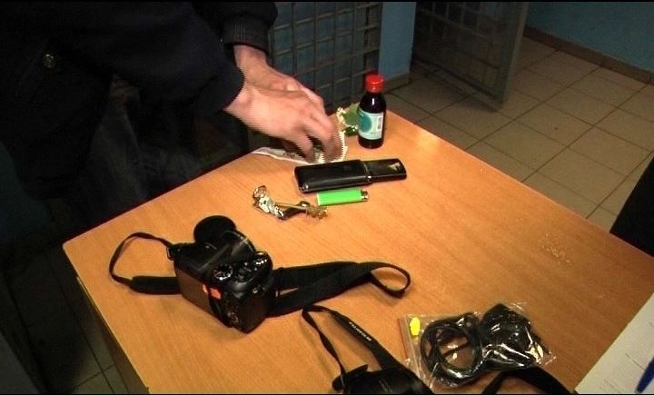 Житель Екатеринбурга совершил кражу из ломбарда, но при этом забыл на прилавке свой паспорт - Фото 5