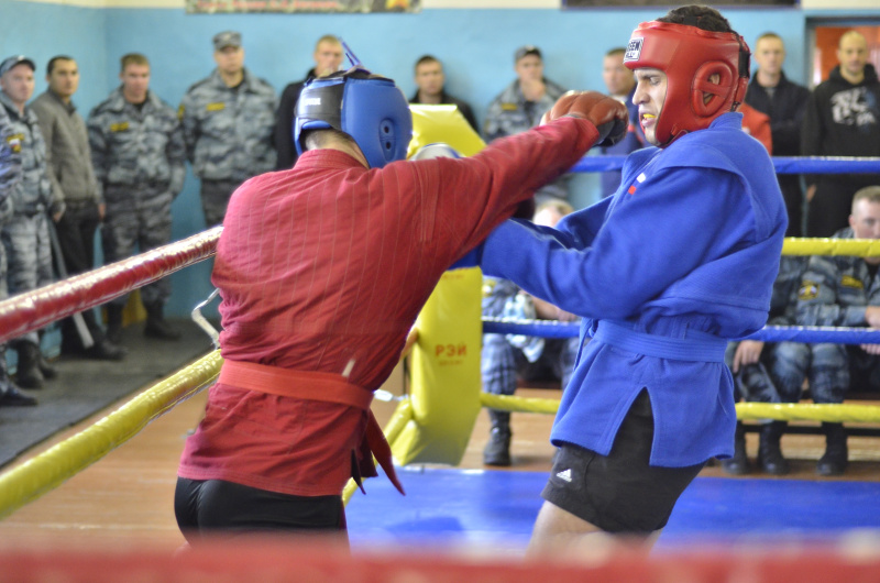 В Екатеринбурге бойцы ОМОН выявляли сильнейшего в рукопашном бое - Фото 3