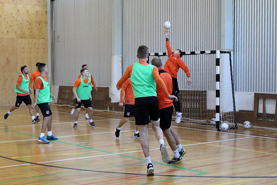 ФК «Урал» провел первую тренировку в Новом году. ВИДЕО - Фото 3