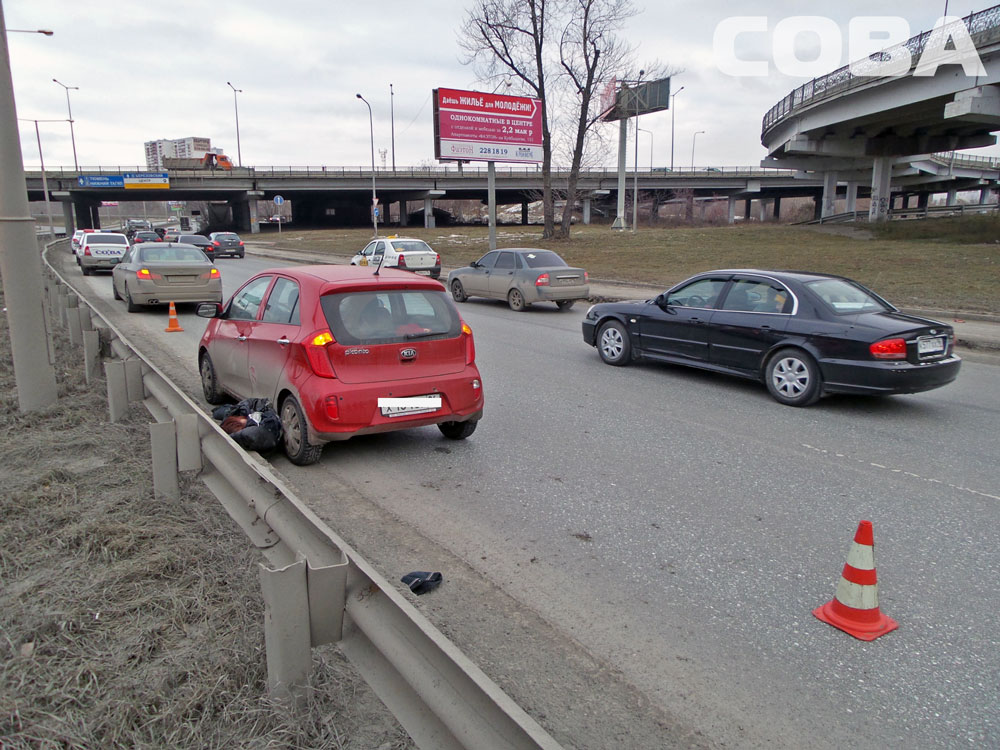 На Объездной дороге автоледи на малолитражке сбила неадекватного пешехода. ФОТО 18+ - Фото 4