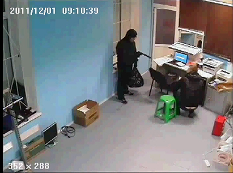 В Екатеринбурге задержан подозреваемый в разбойном нападении на ломбард «Золотой Аполлон» - Фото 5