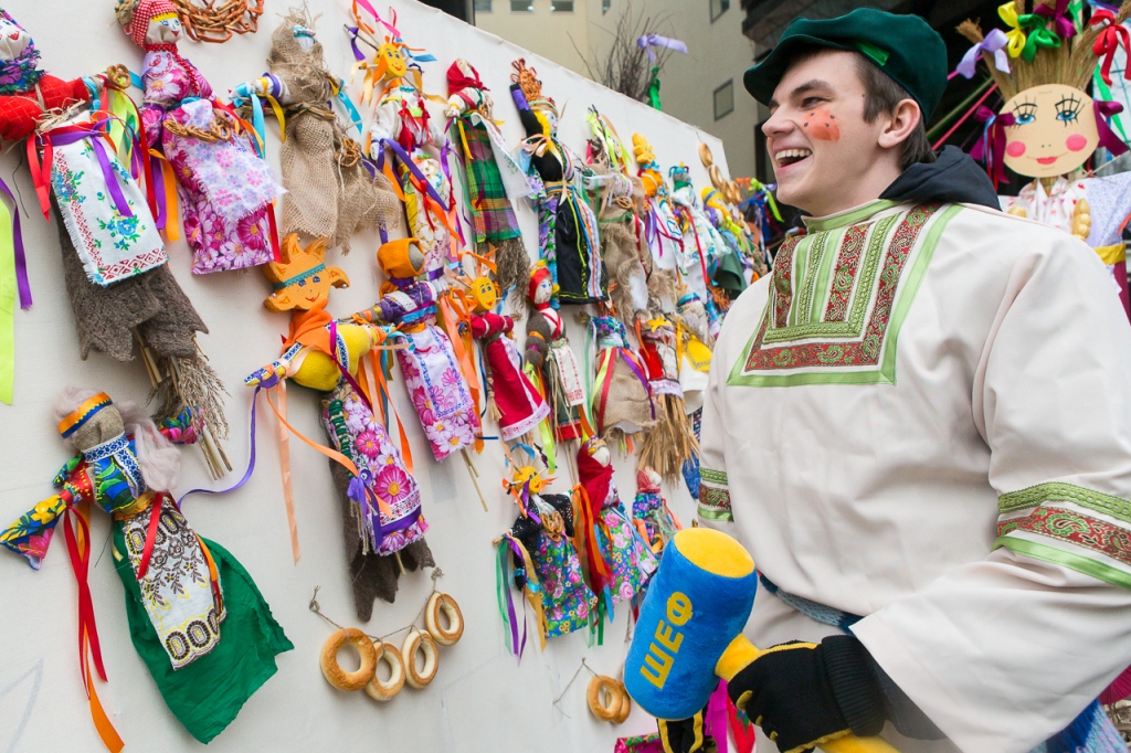 В Екатеринбурге все желающие смогли сделать селфи с масленицей - Фото 5