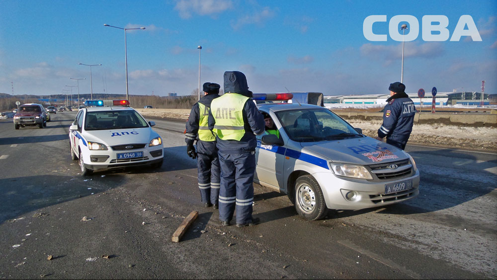 На Новокольцовском тракте большегруз «потерял» полуприцеп с 23 тоннами груза - Фото 4