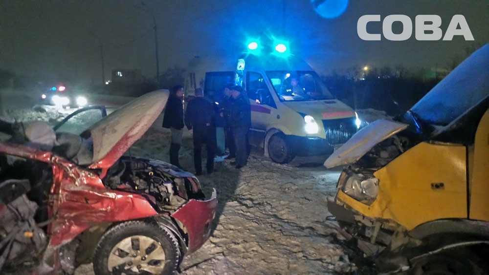 На Широкой речке Kia протаранила на встречке пассажирскую «Газель». Пять женщин оказались в больнице. ФОТО - Фото 3