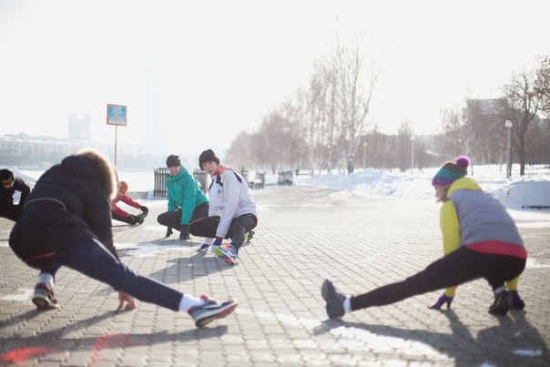Набережная Исети стала местом для массовой вечерней пробежки екатеринбургской молодежи - Фото 3