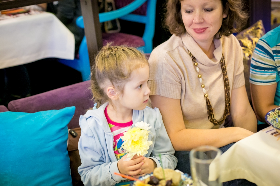 Жареный барашек в компании сумасшедшего профессора развлекли юных екатеринбуржцев в выходные  - Фото 3