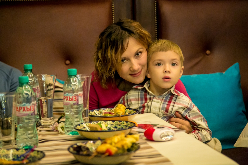 Жареный барашек в компании сумасшедшего профессора развлекли юных екатеринбуржцев в выходные  - Фото 7