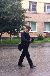 В Екатеринбурге разъяренный пешеход, вооруженный зонтом, разбил автомобиль. ФОТО - Фото 5