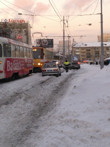 В Екатеринбурге заснеженные рельсы остановили пьяного нарушителя  - Фото 3