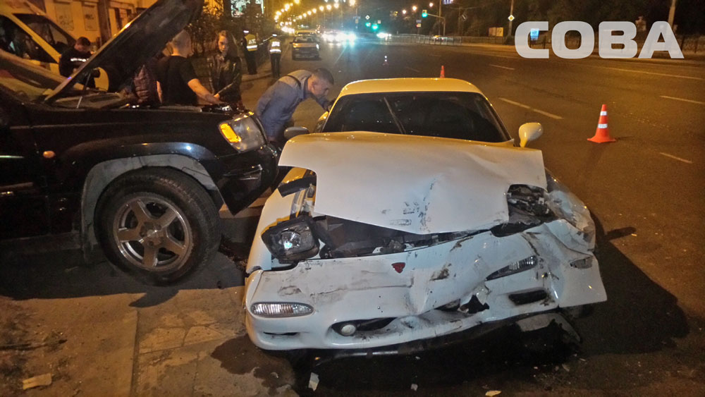 В Екатеринбурге в столкновении двух иномарок пострадали четыре человека - Фото 2