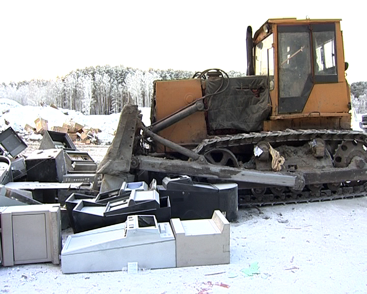 В Заречном на свалке «захоронили» 250 игровых автоматов и десяток столов для покера - Фото 2